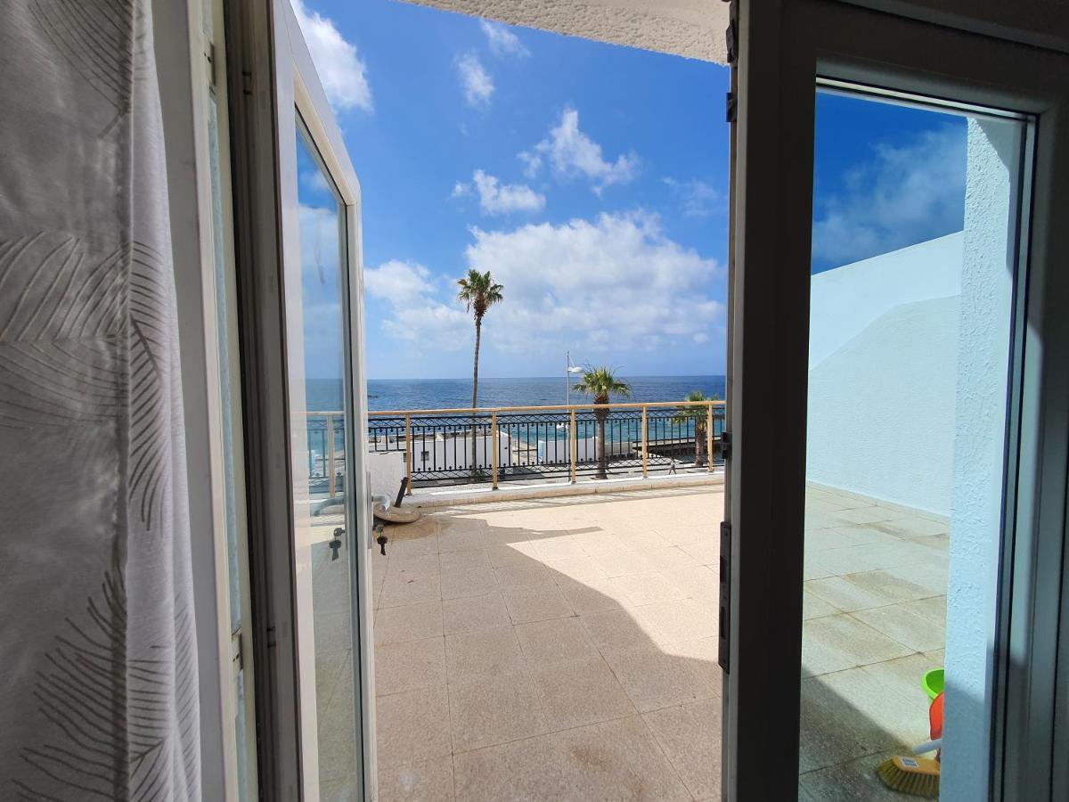 Poseidon 51 - Beachfront Two Bedroom Apartment Paphos Esterno foto