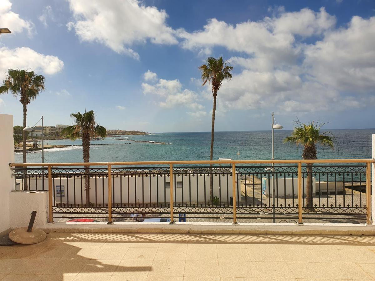 Poseidon 51 - Beachfront Two Bedroom Apartment Paphos Esterno foto