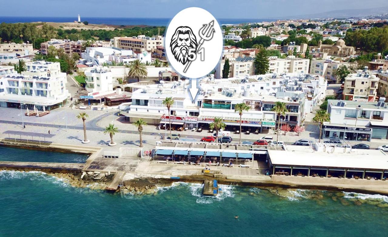 Poseidon 51 - Beachfront Two Bedroom Apartment Paphos Esterno foto